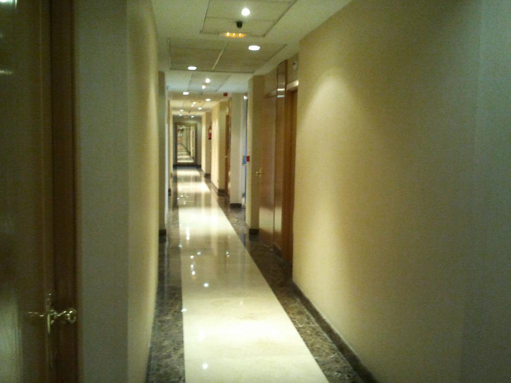 Hotel Ciudad De Fuenlabrada Exteriör bild